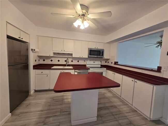 Building Photo - 211 Pasadena Ave N