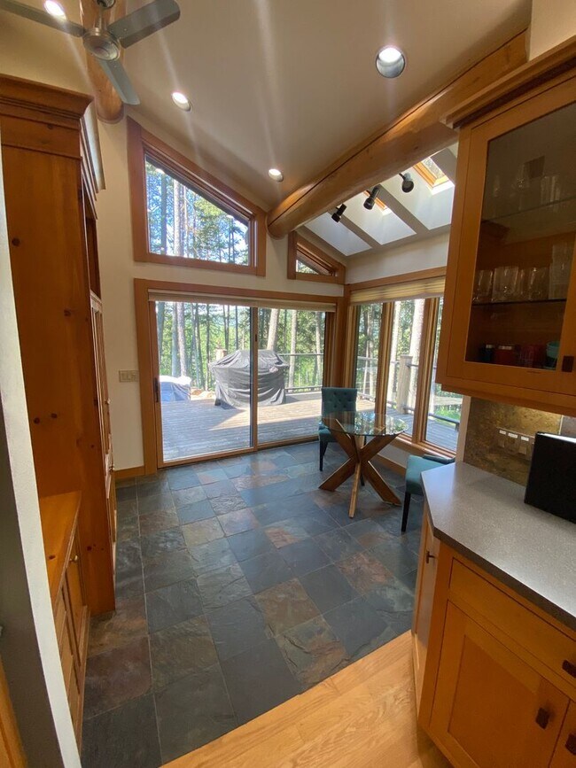 Building Photo - Hidden Whitefish Lake 3 bedroom Furnished ...