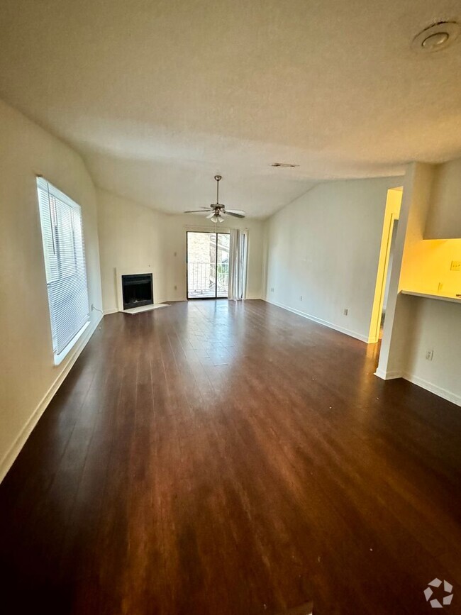 Building Photo - Spacious 2nd-floor condo minutes from campus