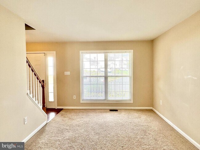 Building Photo - 9 Kimberly Dr