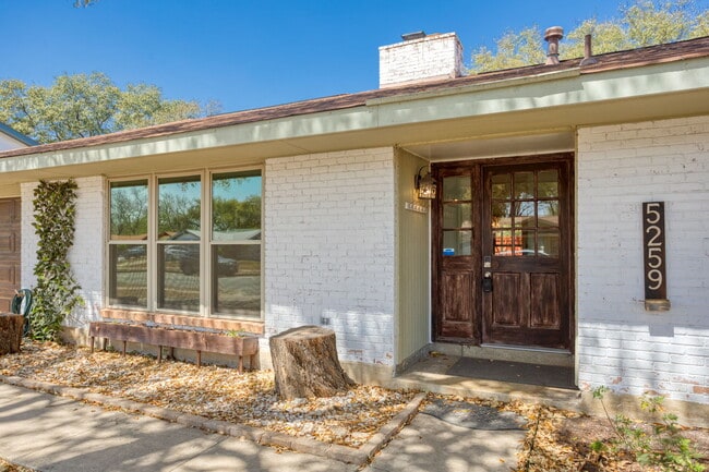 Building Photo - 5259 Prince Valiant Dr