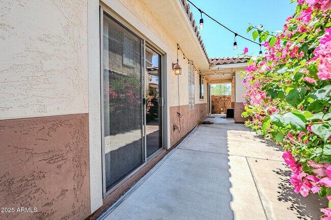 Building Photo - 13562 W Cypress St