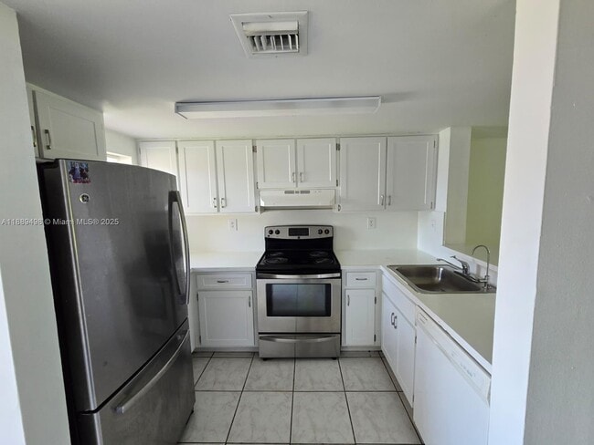 Primary Photo - 2500 NW 28th St