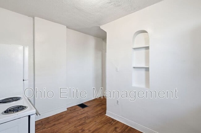 Building Photo - 500 N Champion Ave