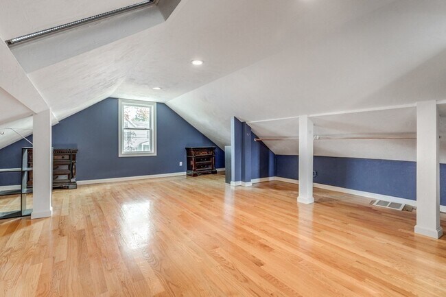 Building Photo - 8 Pluff Ave