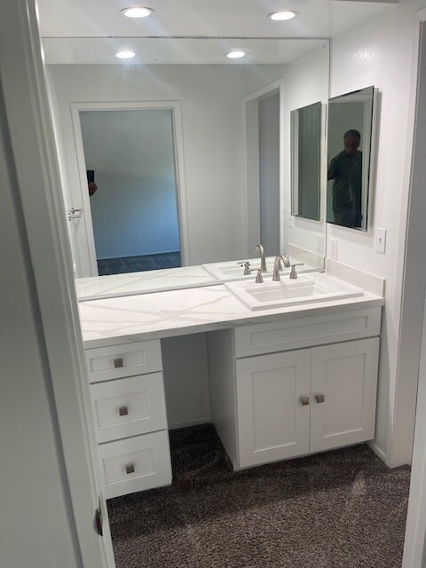 Master Bath Vanity - 1416 S Barrington Ave
