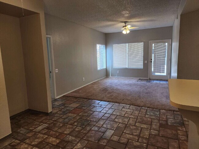 Building Photo - 2 Bed/2 Bath Condo in Tempe with Great Ame...