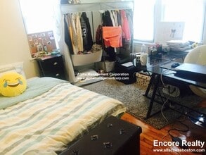 Building Photo - 349 Pleasant St