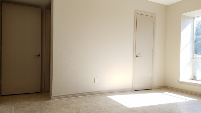 Master bedroom entrance and closet - 4320 Holland Ave