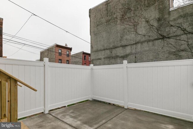 Building Photo - 902 W Susquehanna Ave