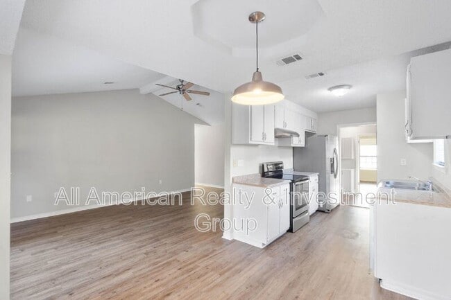 Building Photo - 333 Hudson Dr