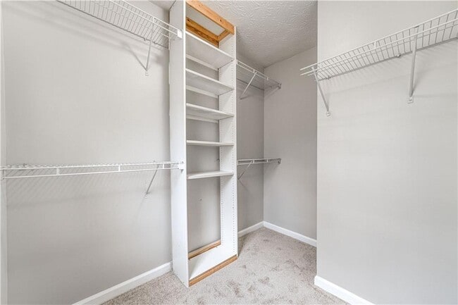 Building Photo - 4768 Sylvan St