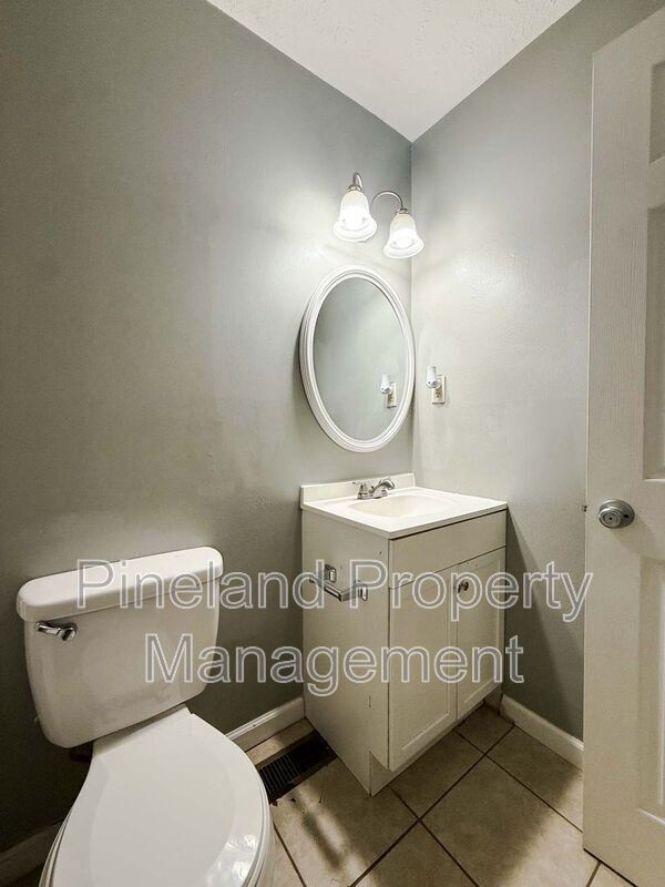 Building Photo - 6151 Wynnwood Dr