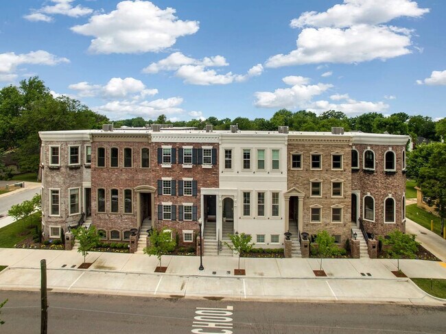 Building Photo - 319 NW A St