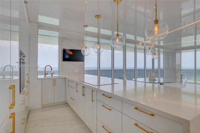 Building Photo - 1830 S Ocean Dr