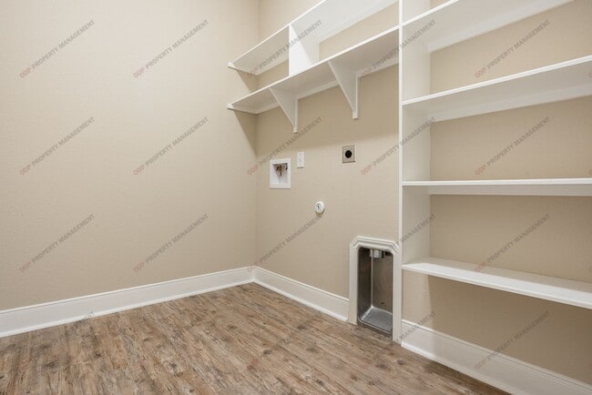 Building Photo - Magnificent home in Wyndham Hill Community!