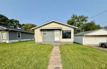 Building Photo - Small 3 BR in Peoria Heights