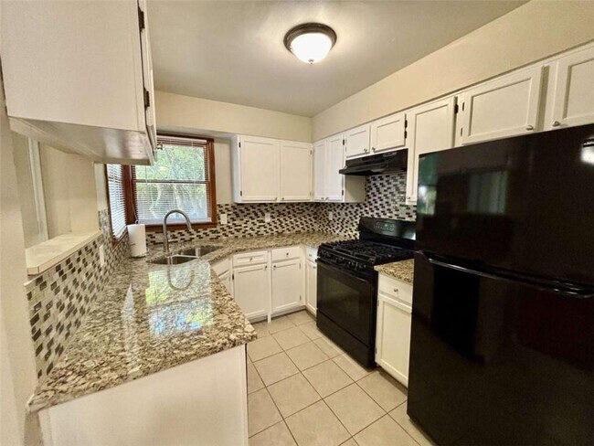 Building Photo - 666 Stratford Green