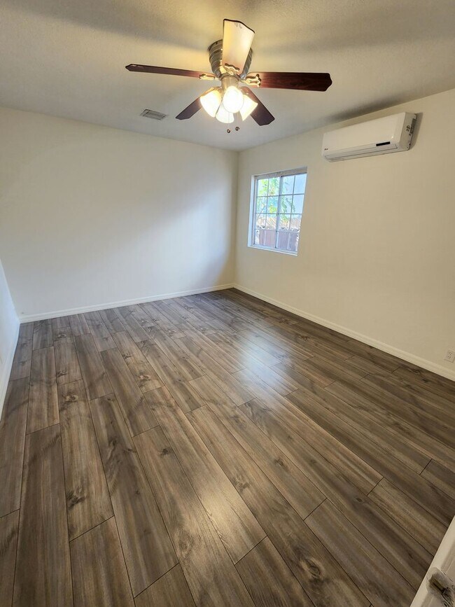 Building Photo - Spacious North Hollywood Home with Guest S...