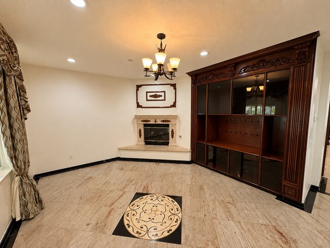 Building Photo - 621 Marbella Ct