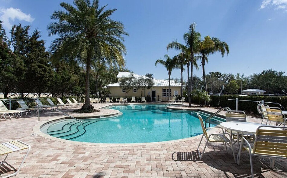 Building Photo - 480 Sail Ln