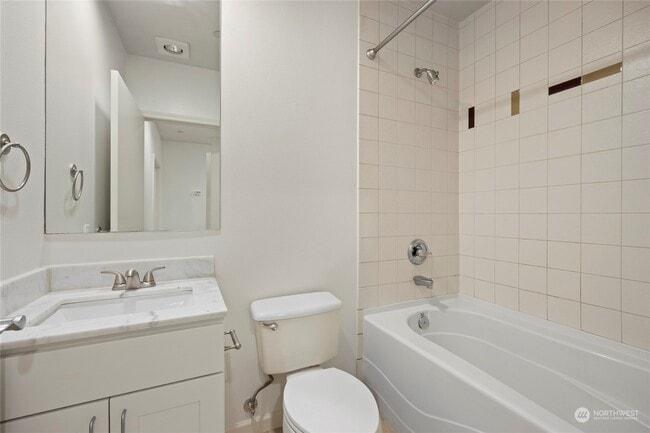 Bath 2 - sink - 11004 NE 11th St