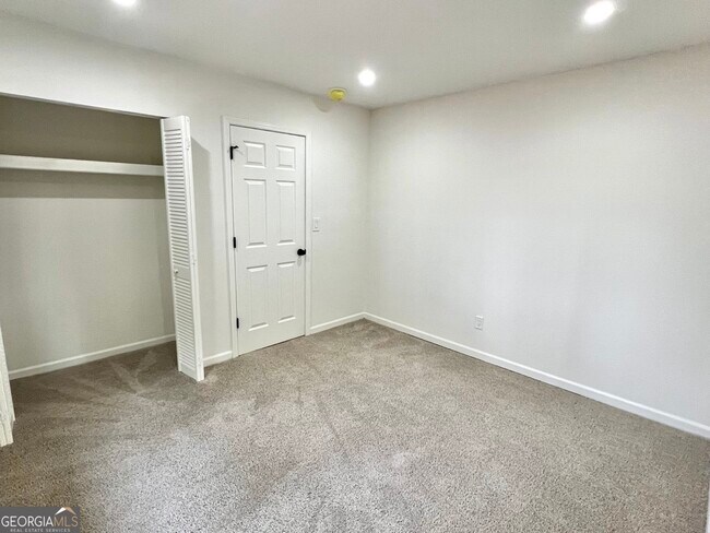 Building Photo - 2907 Clearbrook Dr