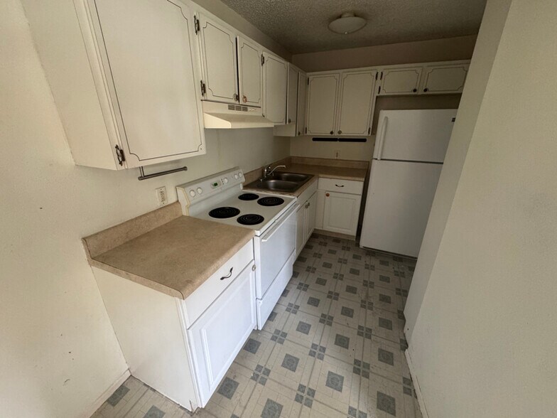 Building Photo - 7403 Mead Dr