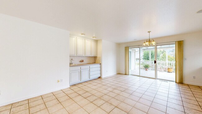 Building Photo - 7971 Oakmont Dr