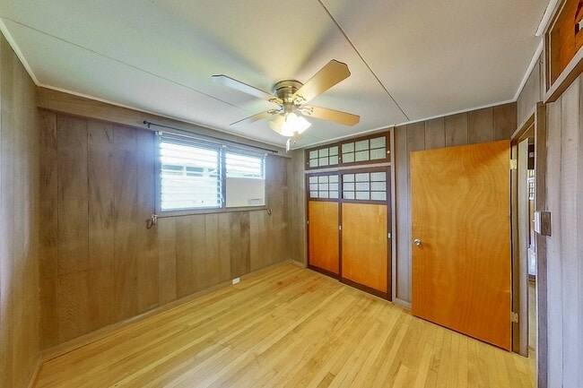 Building Photo - 2 Bed 1 Bath 1 Parking Apartment. 1 Year Lease.