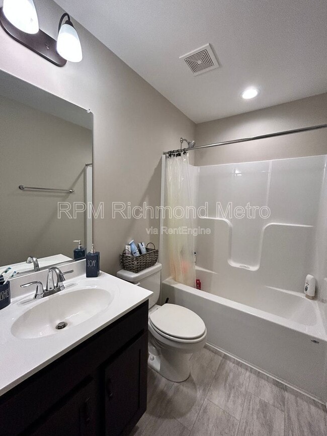 Building Photo - 2157 Kennington Pkwy N