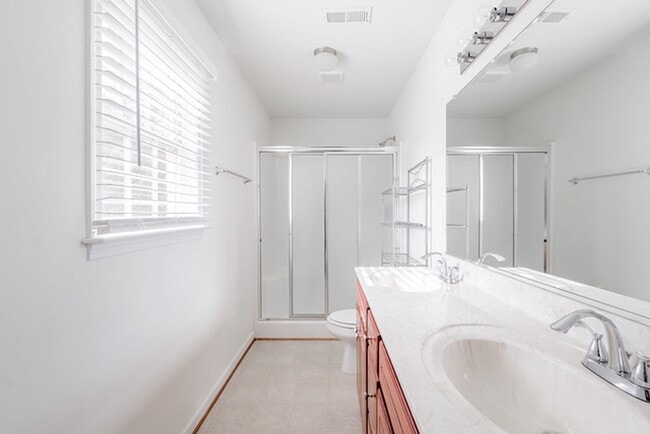 Building Photo - Charming 4 bedroom Colonial in Midlothian!