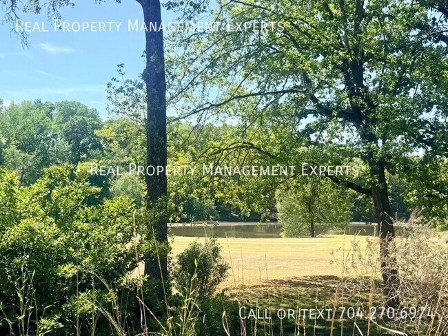 Building Photo - 8509 Golf Ridge Dr