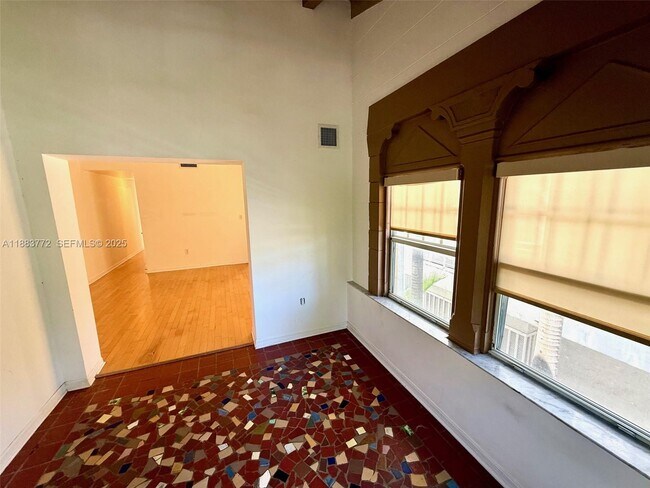 Building Photo - 1528 Drexel Ave