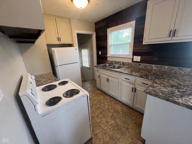 Building Photo - 5322 E 19th Pl