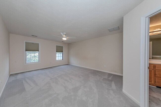 Building Photo - 103 Bluffs Cir