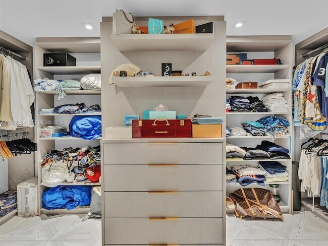 Building Photo - 101 Crandon Blvd