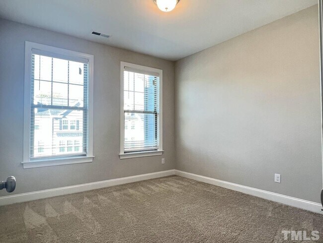 Building Photo - 4 Bedroom 3 Bath Townhome for Rent North S...