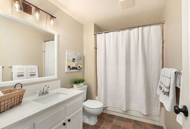 Building Photo - Exceptional home on a quiet cul-de-sac in ...