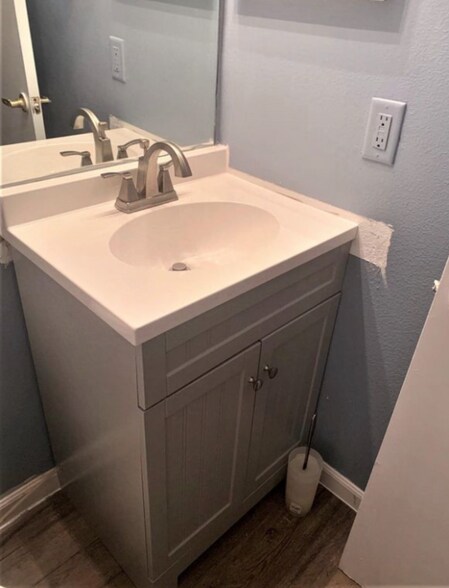 Building Photo - 914 Caribbean Dr