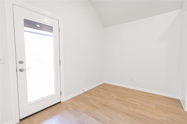 Building Photo - 3224 Alameda St