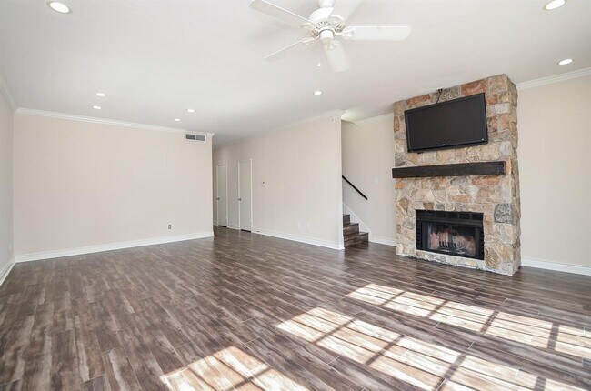 Building Photo - 306 Wilcrest Dr
