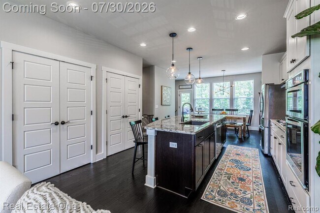 Building Photo - 2785 Hartwick Dr