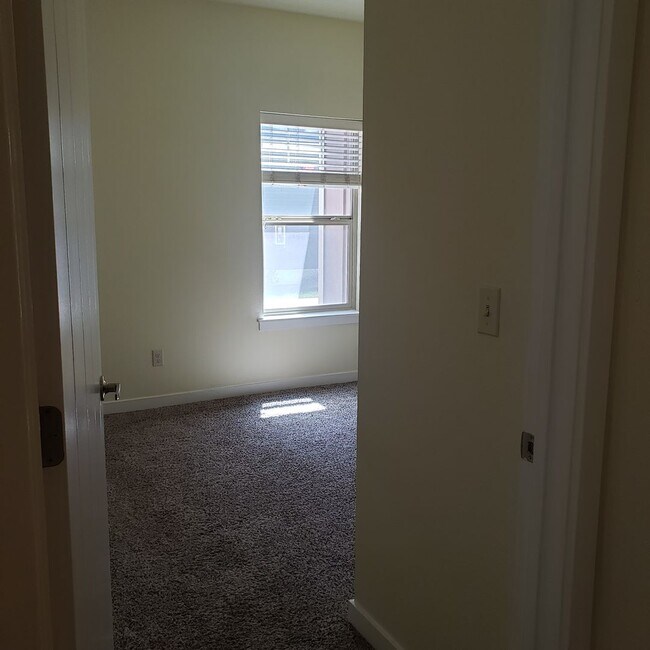 Building Photo - SAW1530A