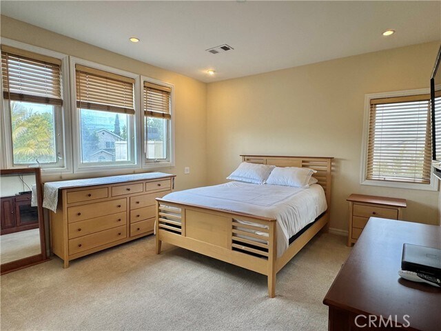 Building Photo - 458 S Clark Dr