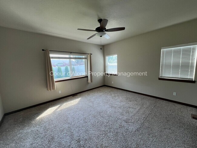 Building Photo - 3 bed, 2 bath home in Post Falls