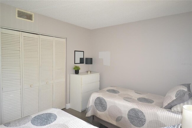 Building Photo - 284 Woodlake Wynde