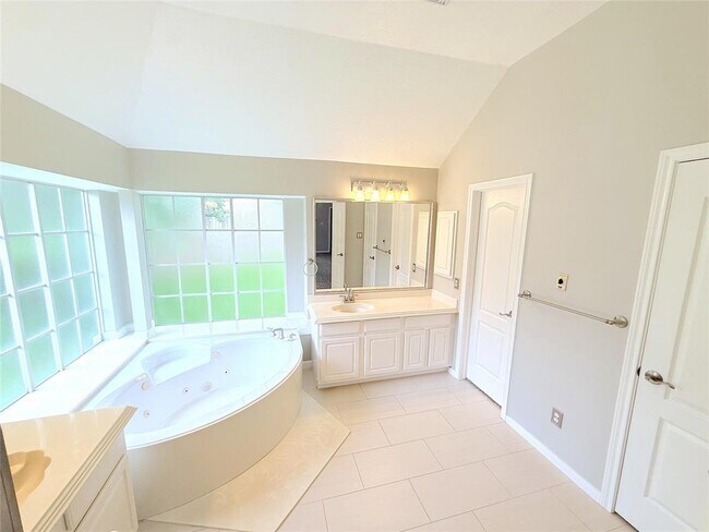 Building Photo - 4231 Lake Terrace Ct