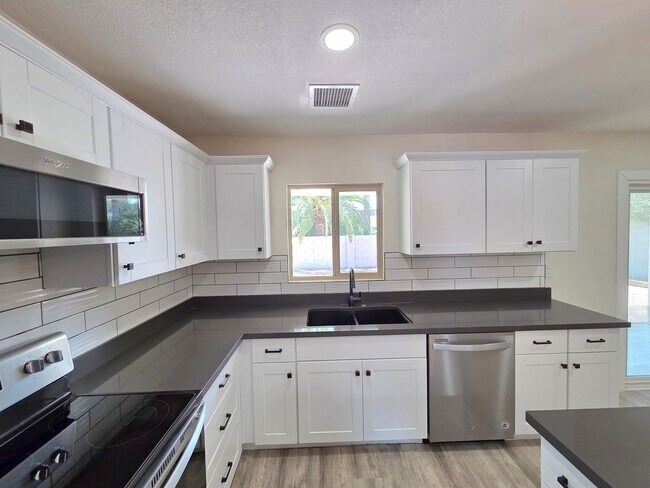 Building Photo - Beautiful 3 bedroom / 2 bath in Scottsdale!