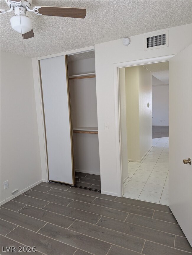 Building Photo - 4424 Honeycomb Dr